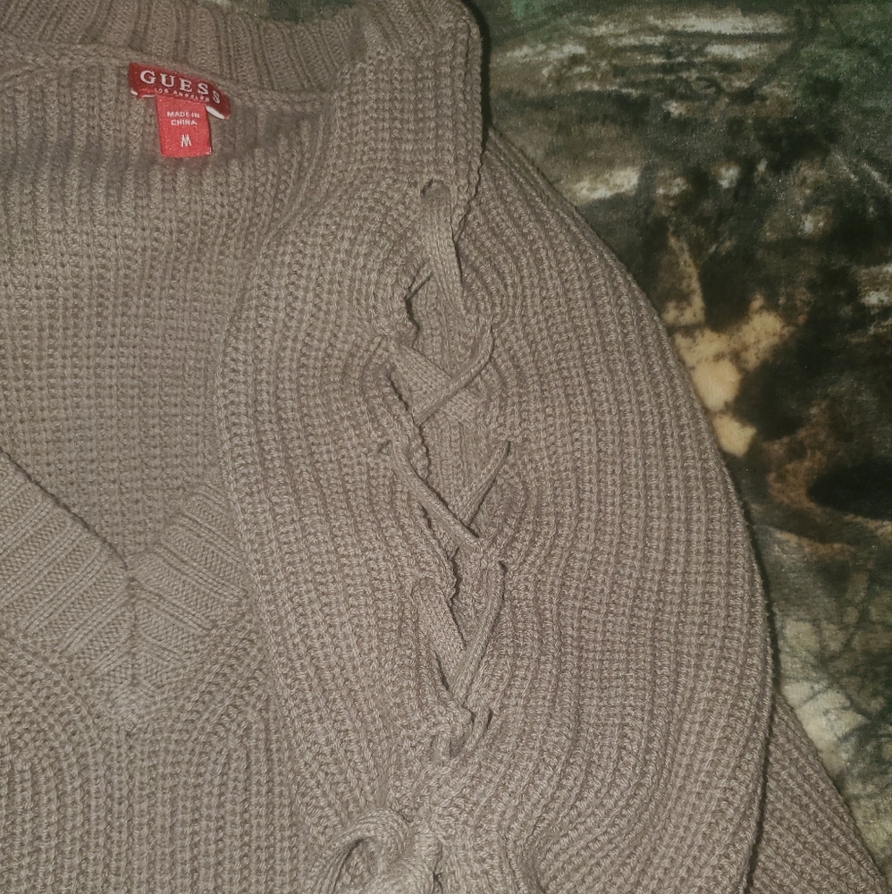 GUESS SWEATER - Picture 2 of 2